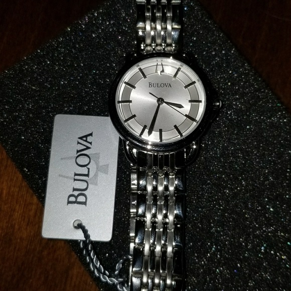 Bulova dressed round bezel watch