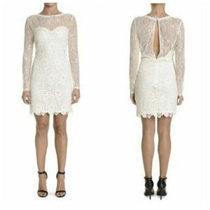 NWT Romeo + Juliet Couture Long Sleeve Lace Dress