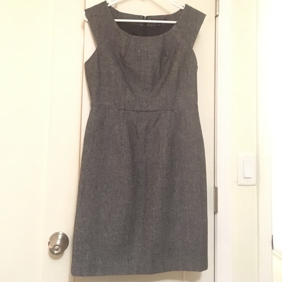 Beautiful grey sheath dress by Banana Republic - Picture 1 of 2
