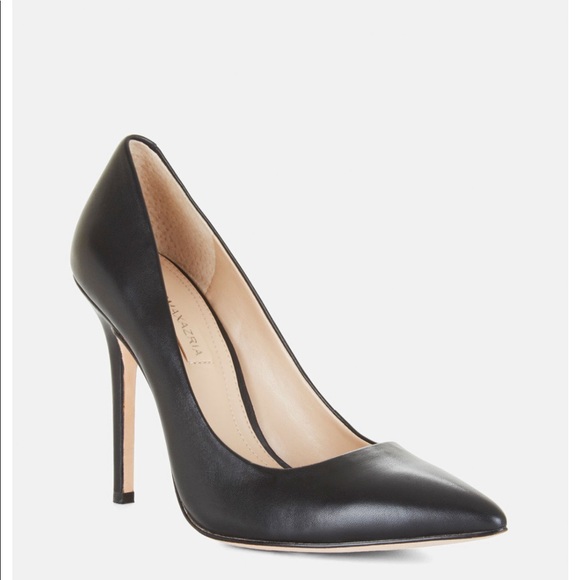 bcbg black pumps