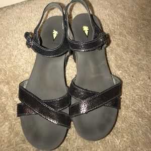 Volatile platform sandal