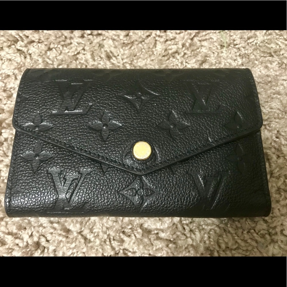 LOUIS VUITTON: Compact Curieuse Wallet— Empreinte
