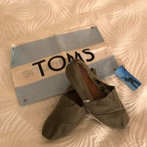 Toms