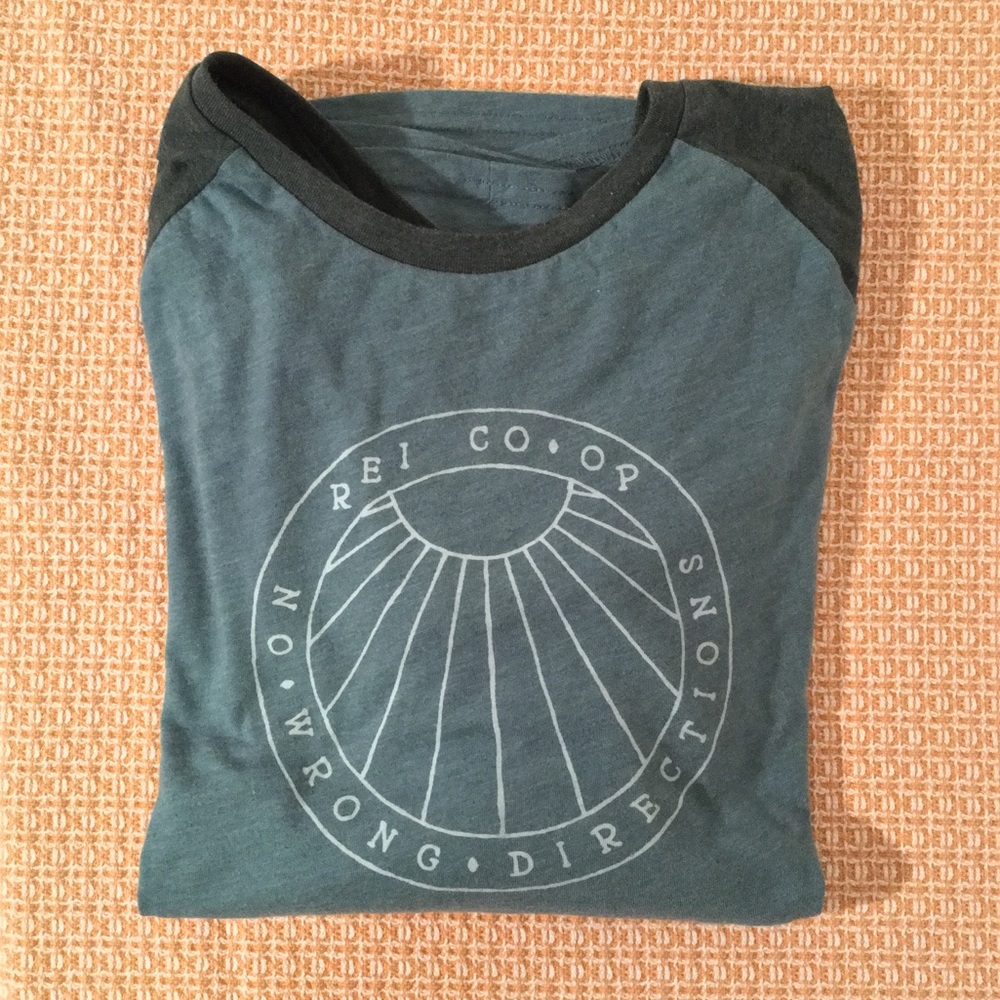 REI Co-op 3/4 sleeve Two Tone Green Medium Tee!