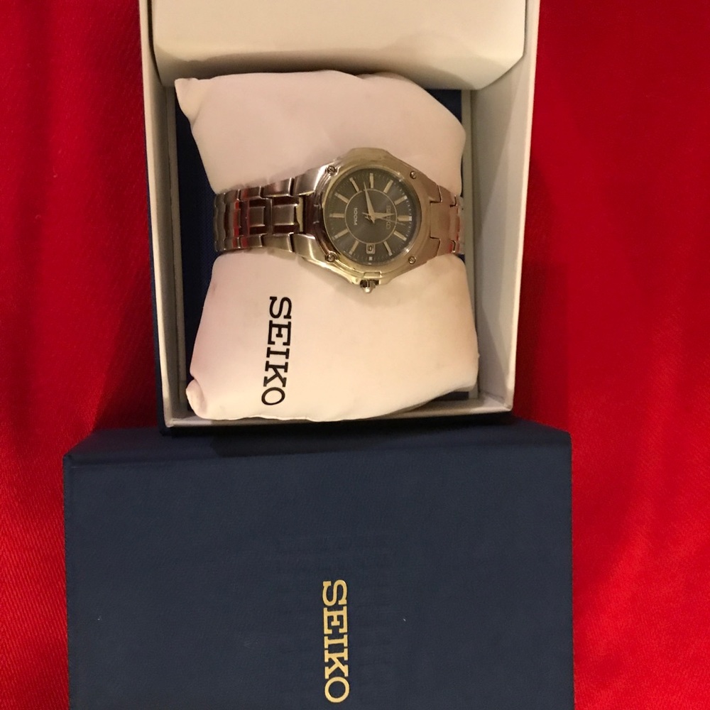 Watch - Picture 2 of 3