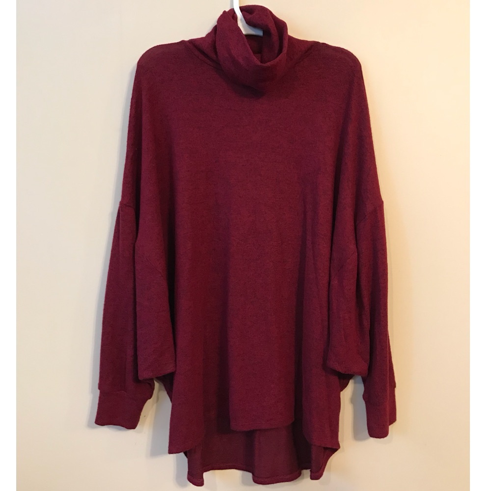 🌸NWOT Turtleneck Sweater in Wine🌸