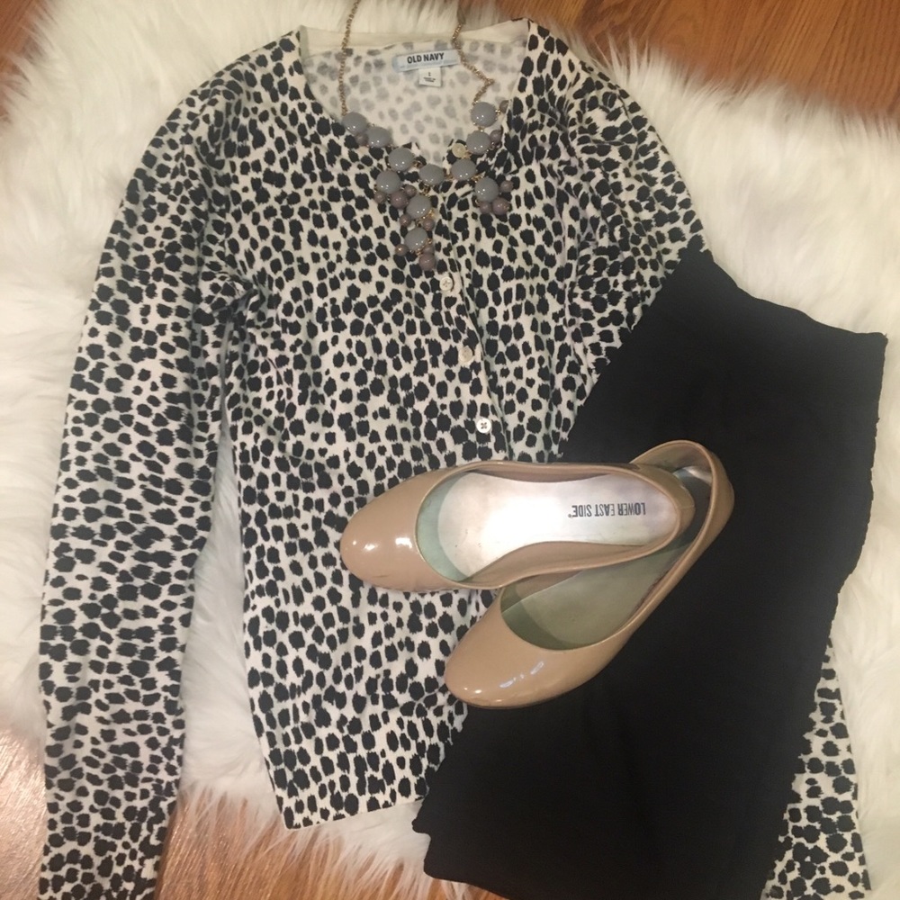 Black and white print sweater