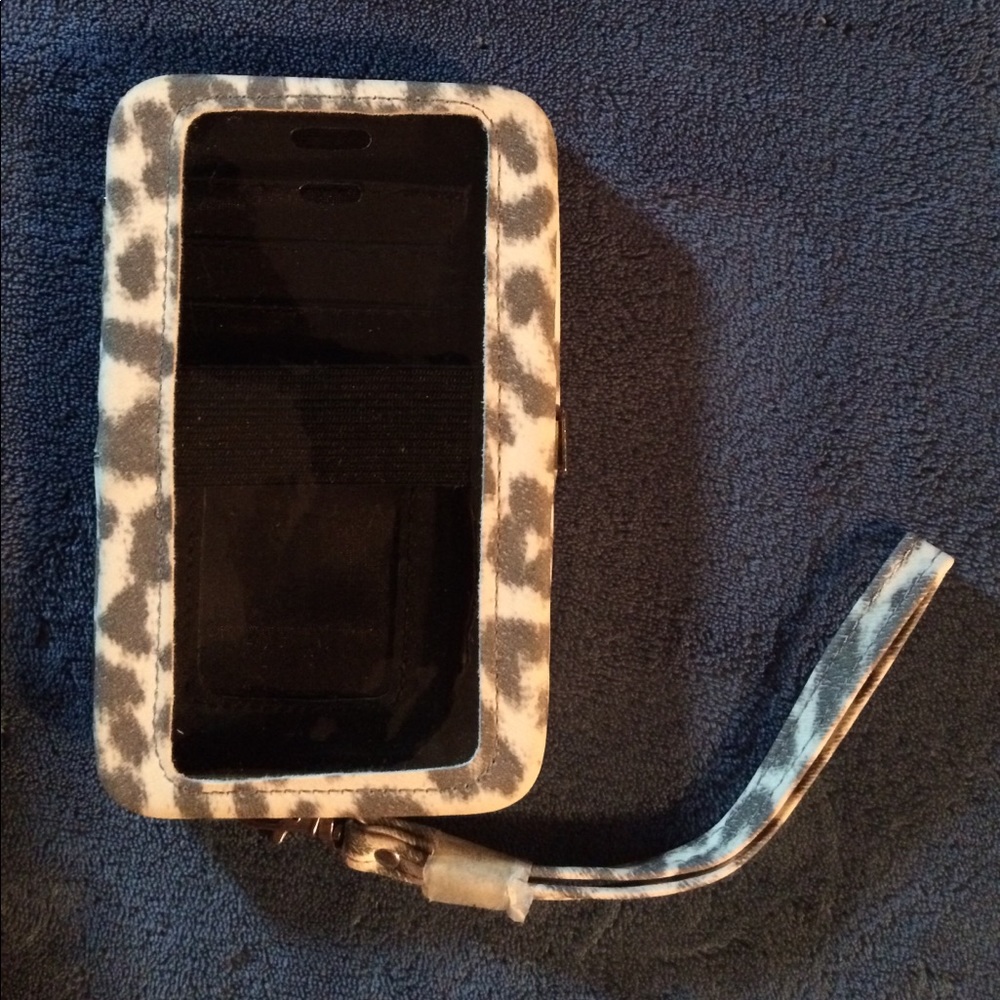 White and gray leopard skin wristet