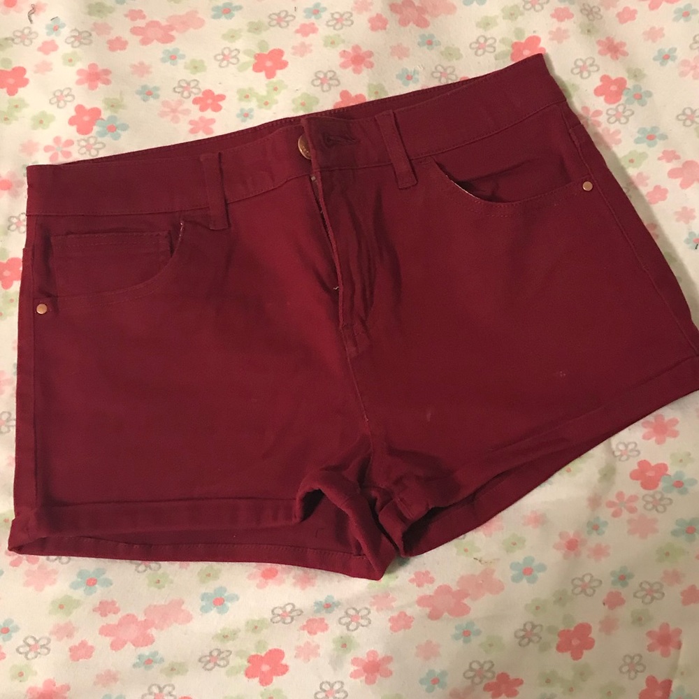 Cute burgundy shorts 🌹