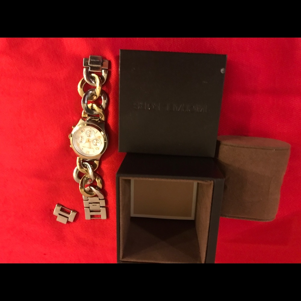Watch - Picture 3 of 3