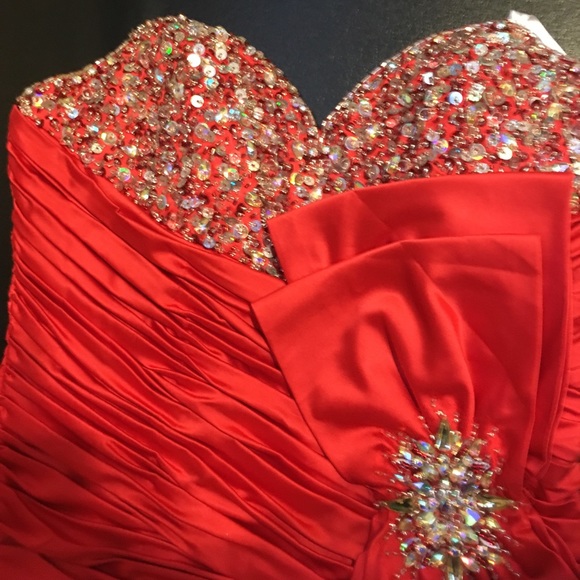 Mac Duggal Couture Prom Dress - Picture 4 of 8