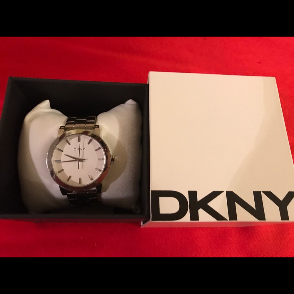 Watch - Picture 3 of 3