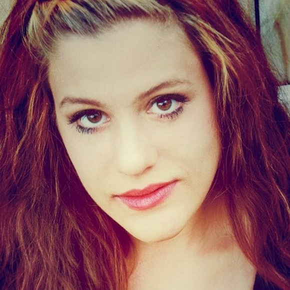 Meet your Posher, Laura - Picture 1 of 1