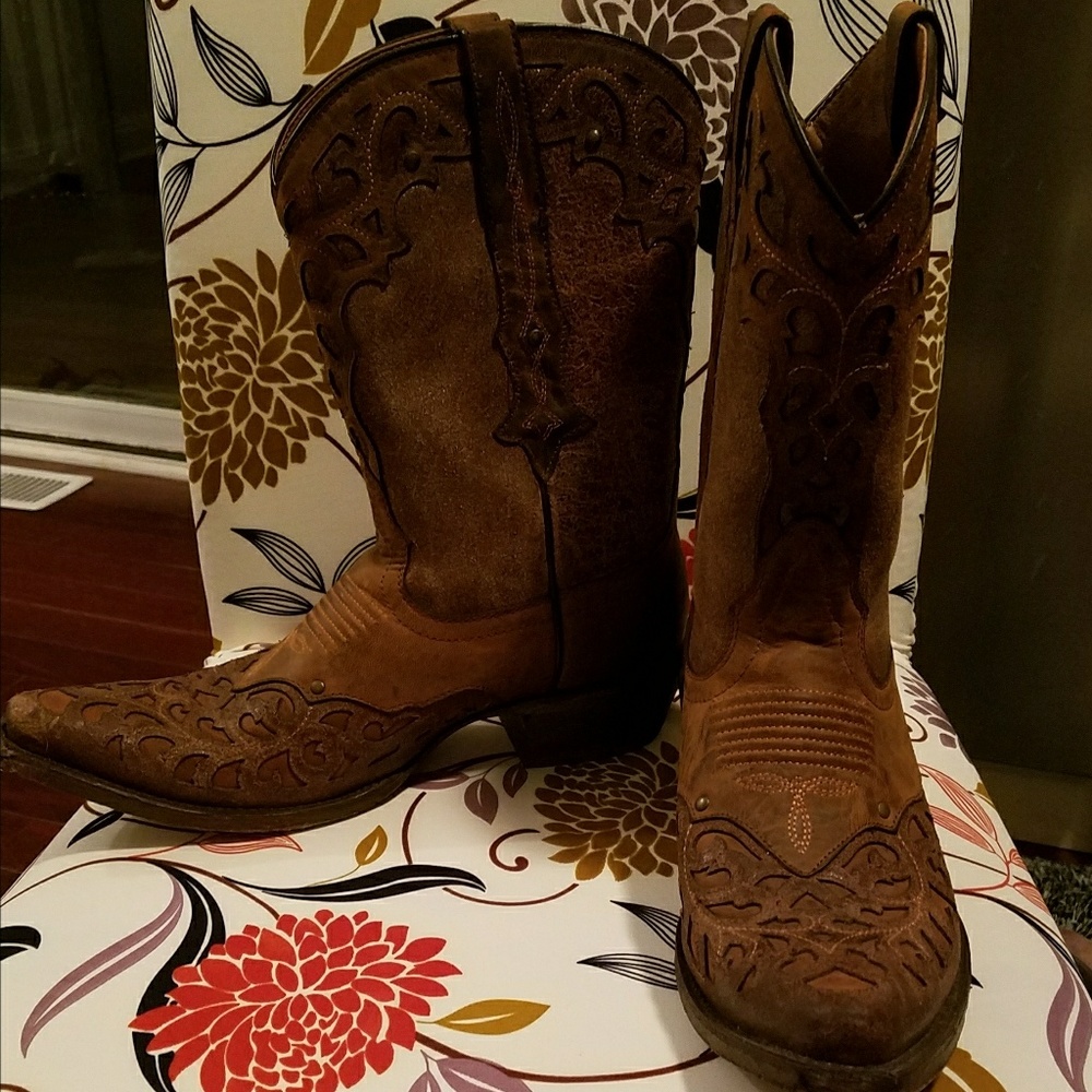Size 8 womens ariat cowgirl boots