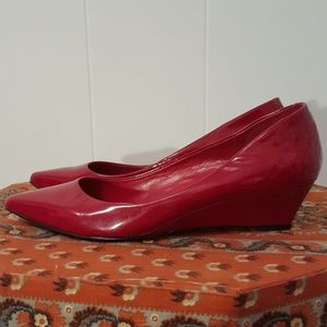 Jessica Simpson Kitten Wedge Heel Size 8 •Red•