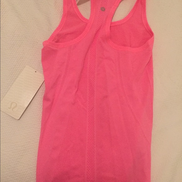 Lululemon (never worn!) tank - Picture 4 of 4