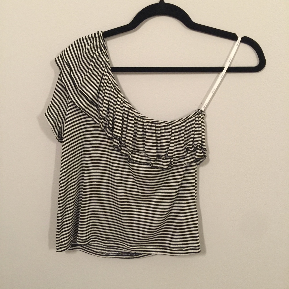 Splendid One Shoulder Ruffle Top NWOT - Picture 4 of 6