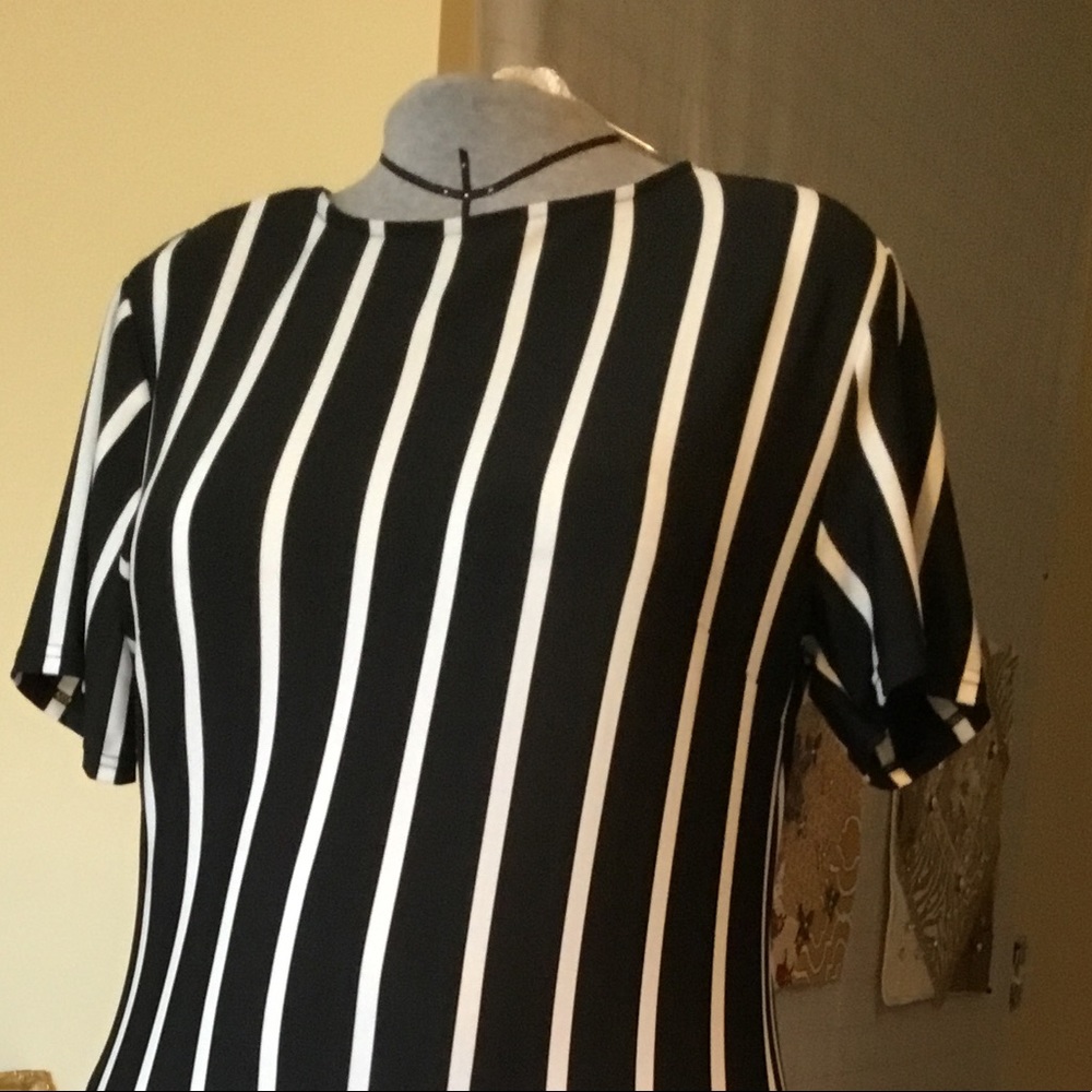 Black Dress white lines. NO IRON Polyester. MEDIUM