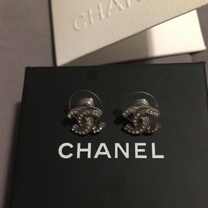 💯 % Authentic CHANEL earrings