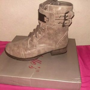 Light gray Boots