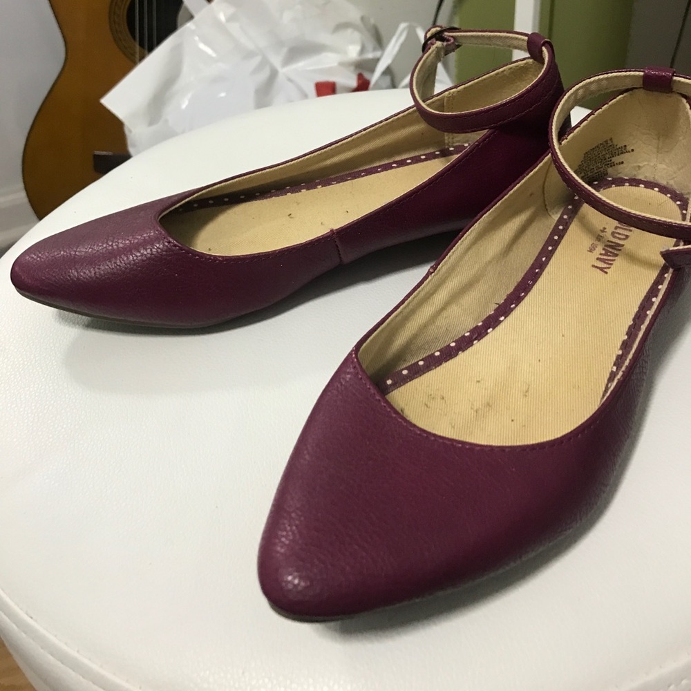 Maroon Pointed Flats
