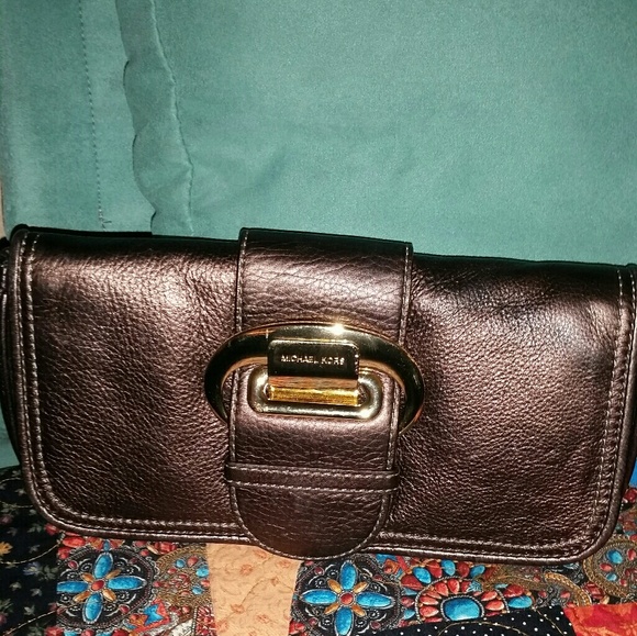 HAPPY HOLIDAYS Michael Kors Morgan MGMClutch - Picture 1 of 7