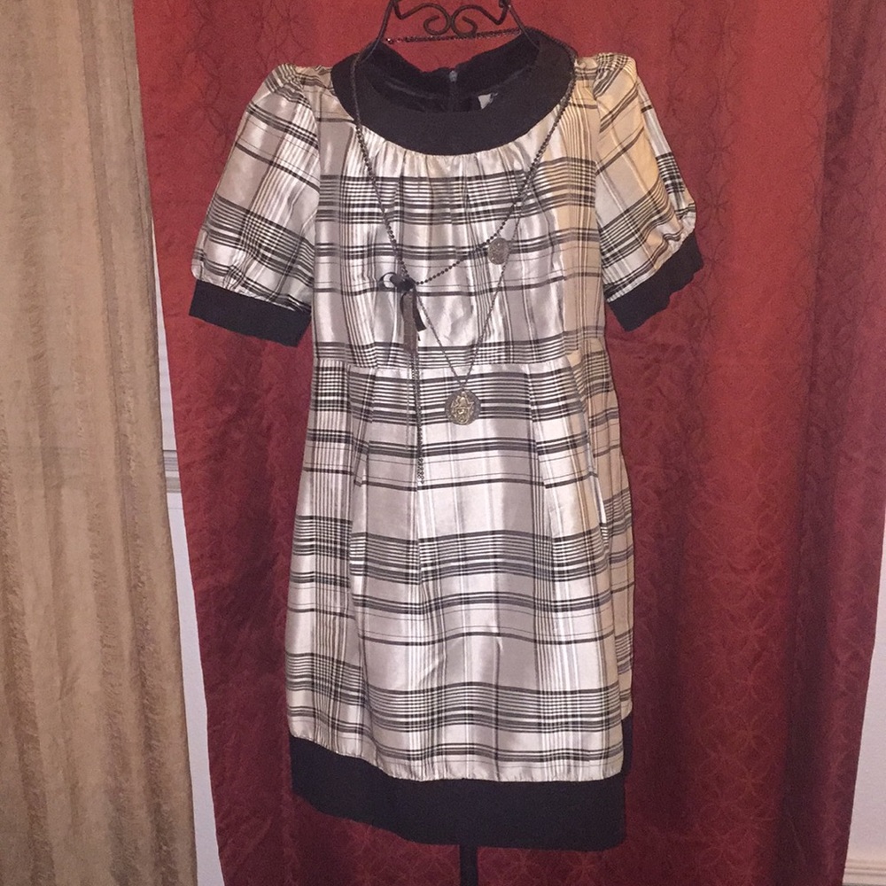 🐝 Forever 21 - Twelve by Twelve dress