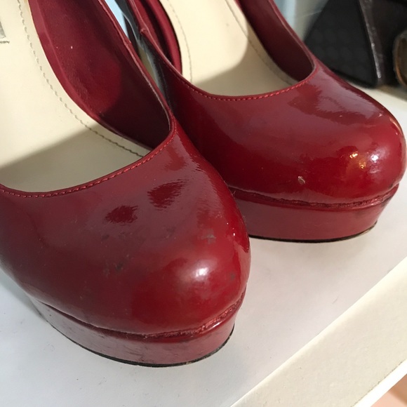 Steve Madden Sexy Red Platform Pumps - Picture 3 of 4