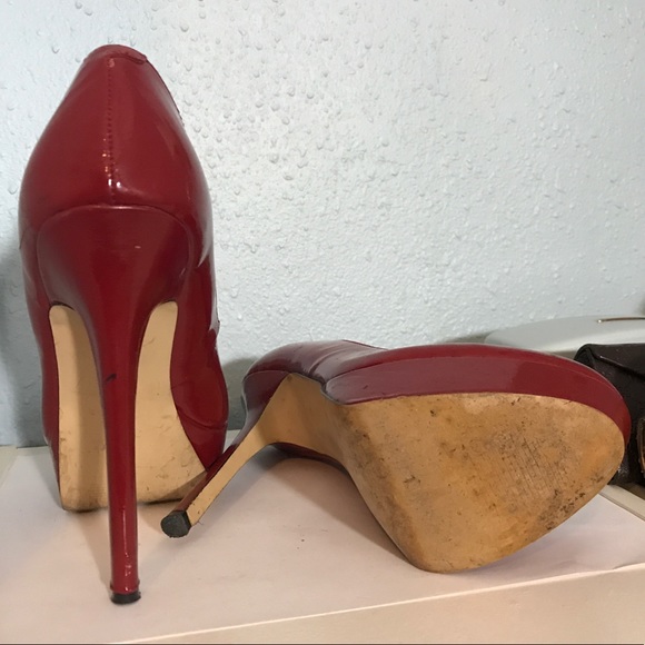 Steve Madden Sexy Red Platform Pumps - Picture 4 of 4