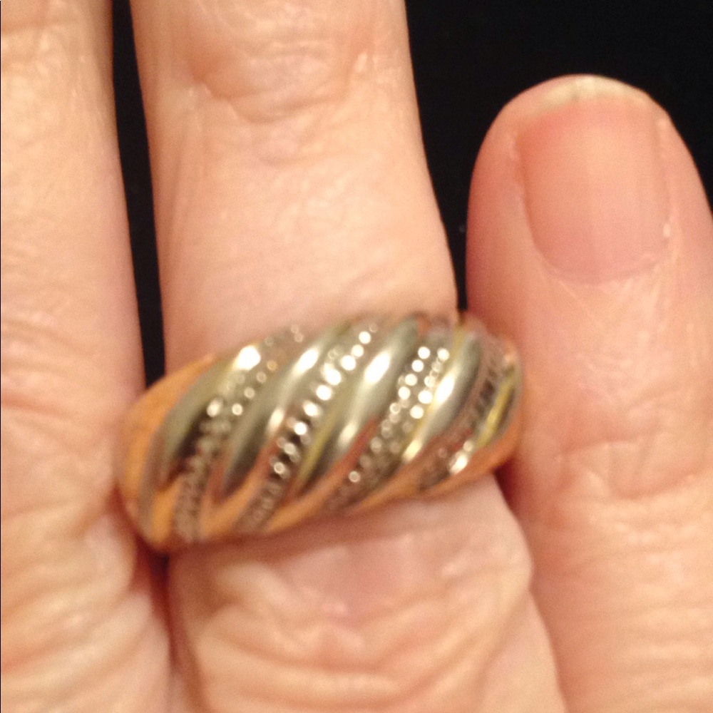 🎉Brand new listing🎉 goldtone ring