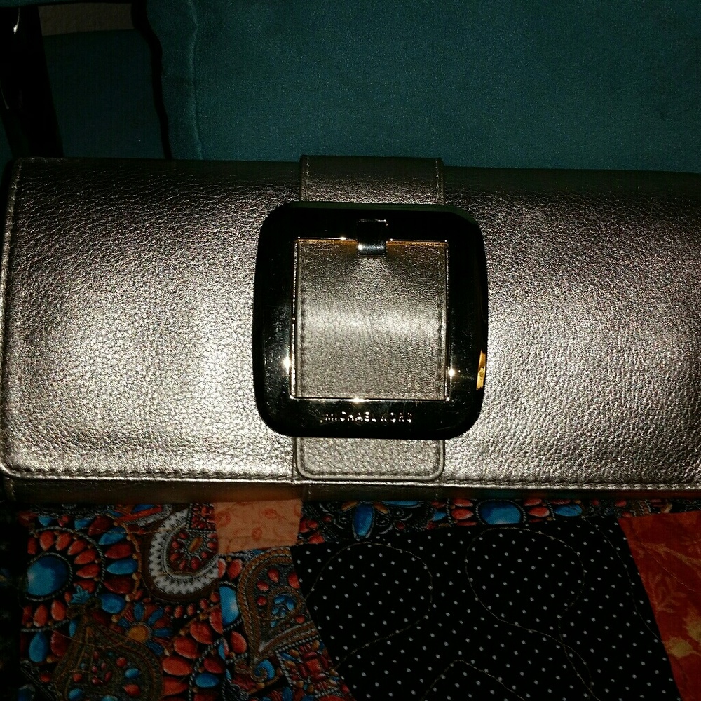 HOLIDAYS W/ Michael Kors Sutton Clutch