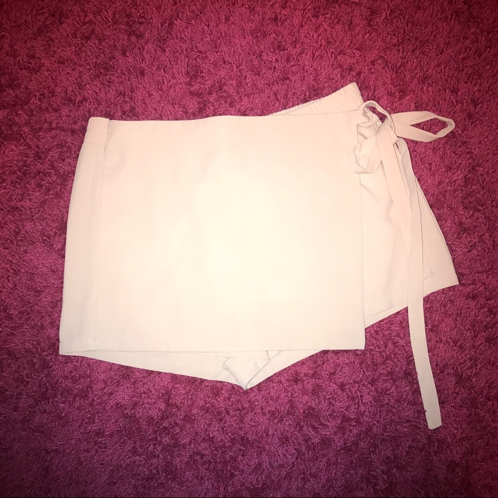 Blush woven skort