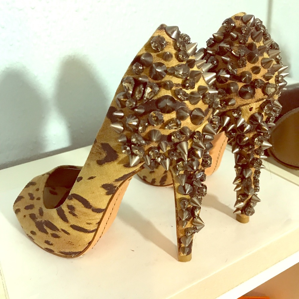 Fancy beige leopard open toe pumps w/ Studs