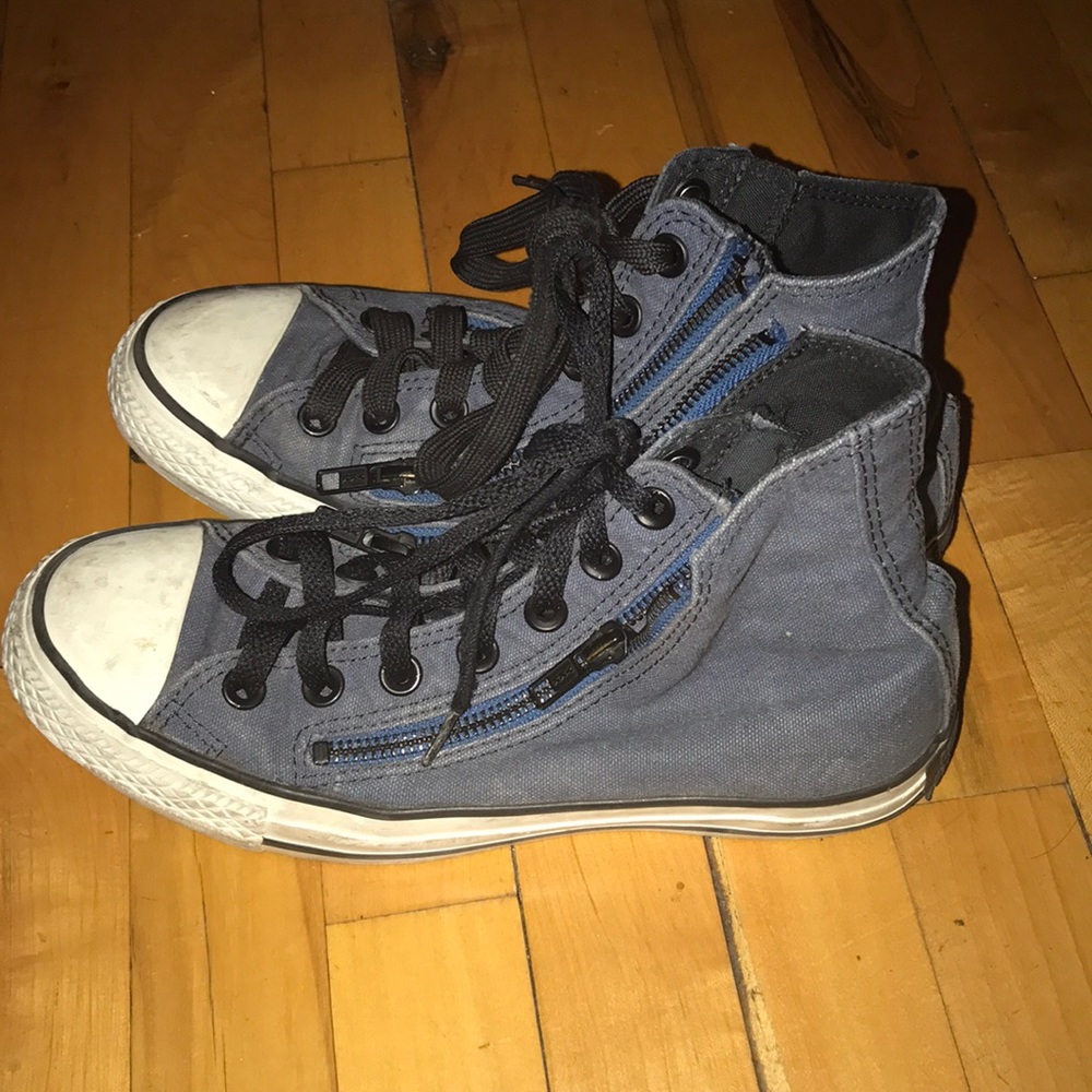Converse - Picture 2 of 3