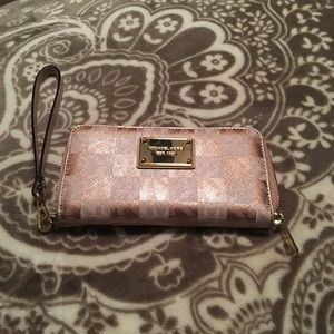 Michael Kors wristlet
