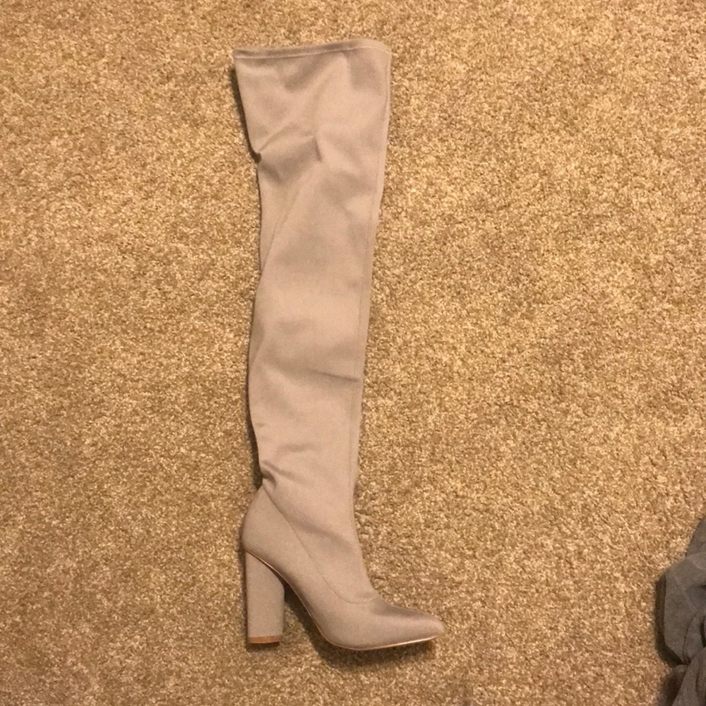 Pointed toe over the knee boots