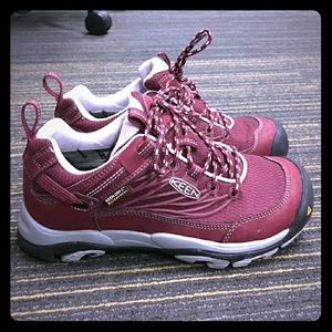 Keen Saltzman Maroon (size 7)