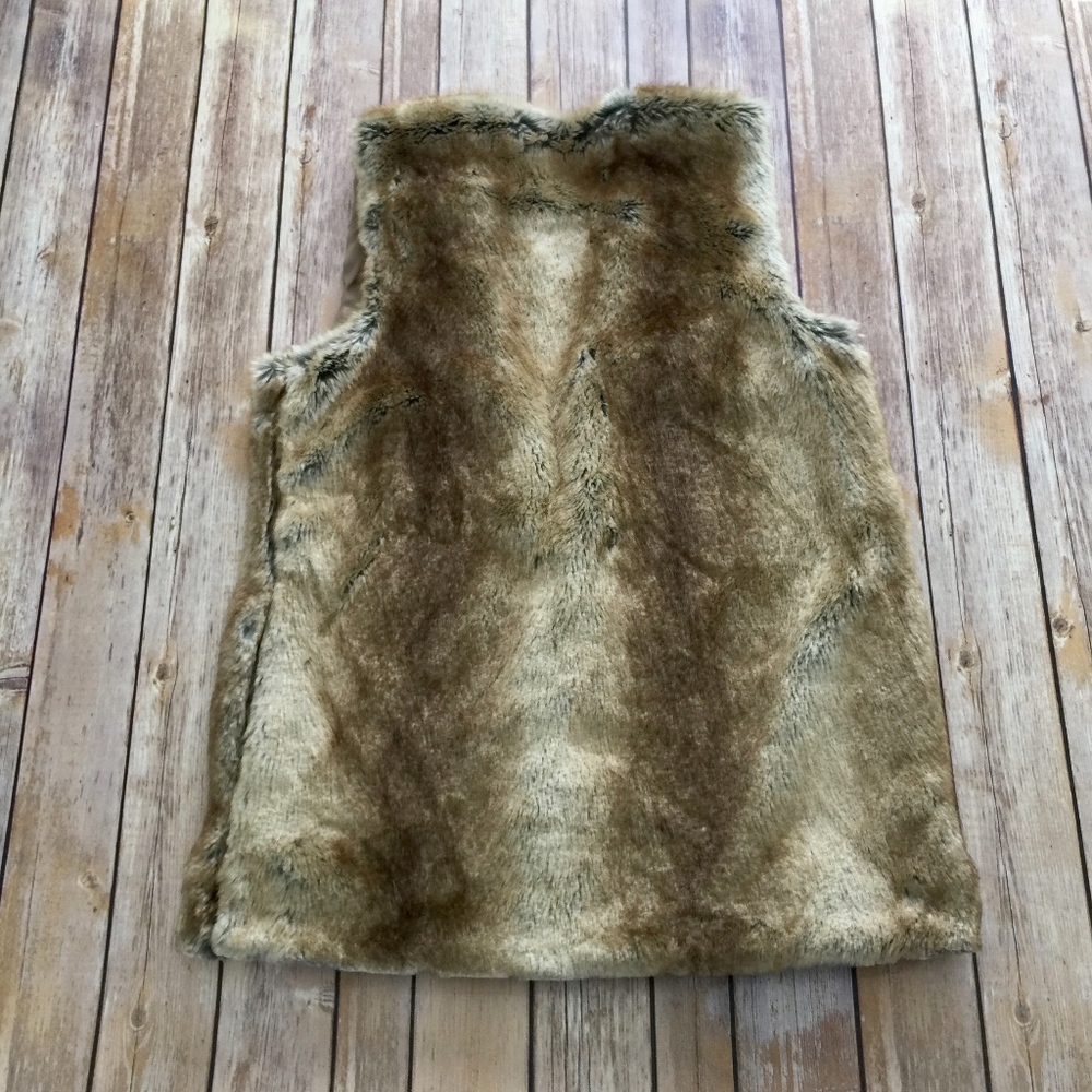 Gianni Bini Ariana Vegan Fur Vest - Picture 2 of 3