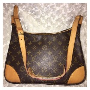 🎯🎯SOLD🎯🎯Authtentic Louis Vuitton Boulogne