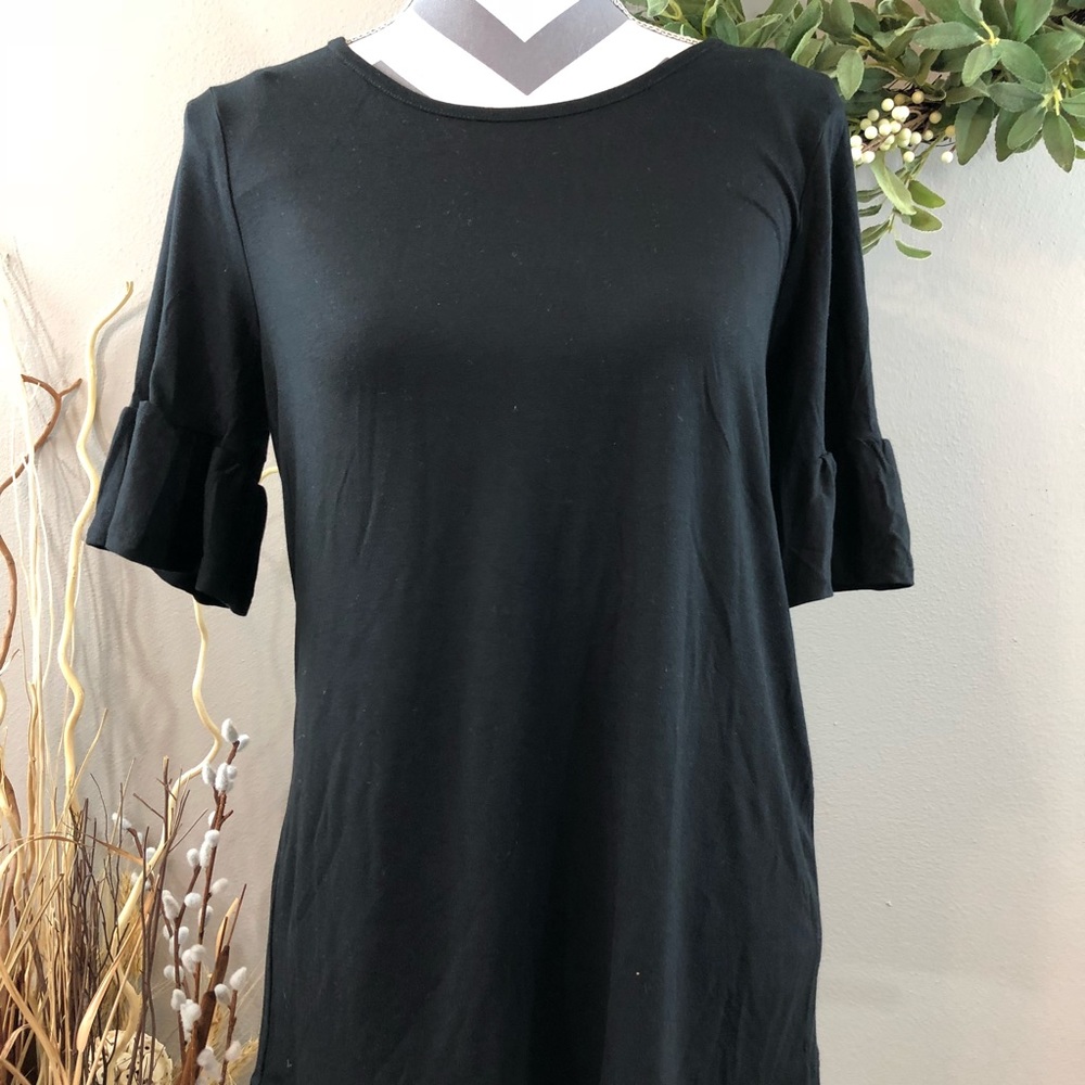 NWT M Black Stretch Soft Tee Ruffle Sleeve Medium