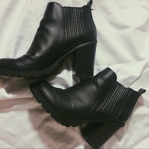 SAM & LIBBY Chunky Heeled Chelsea boots