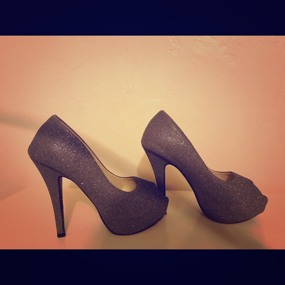 Glittered silver pumps