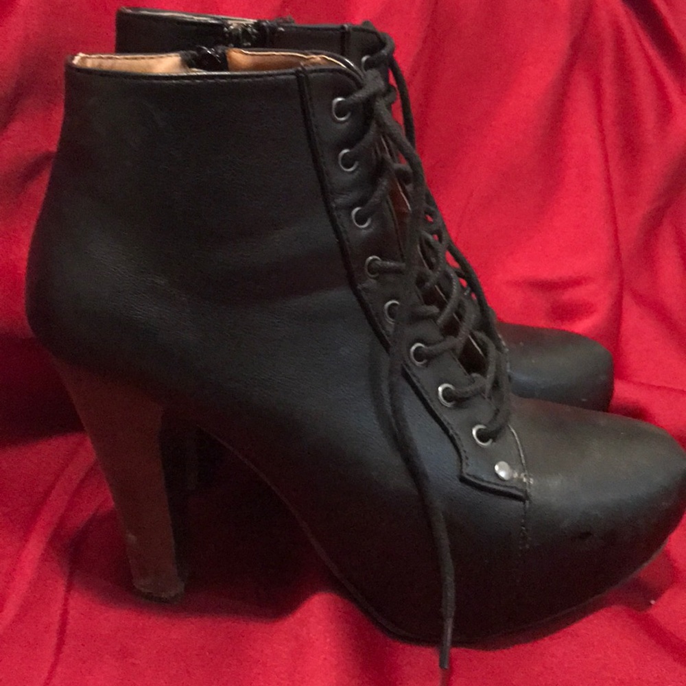 Black heel boots