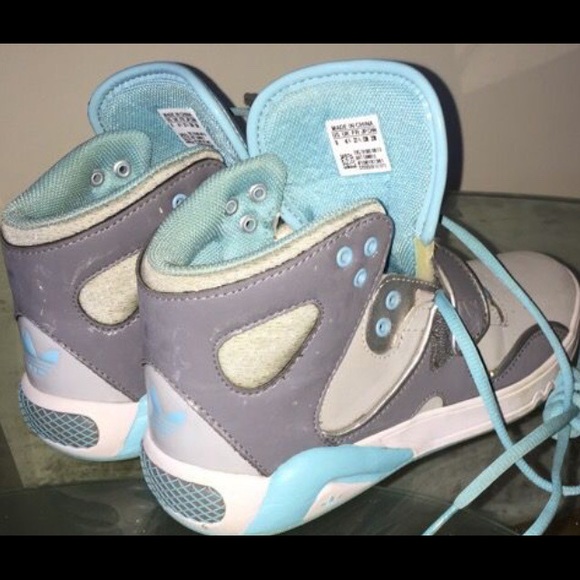 Women Adidas - Picture 3 of 4