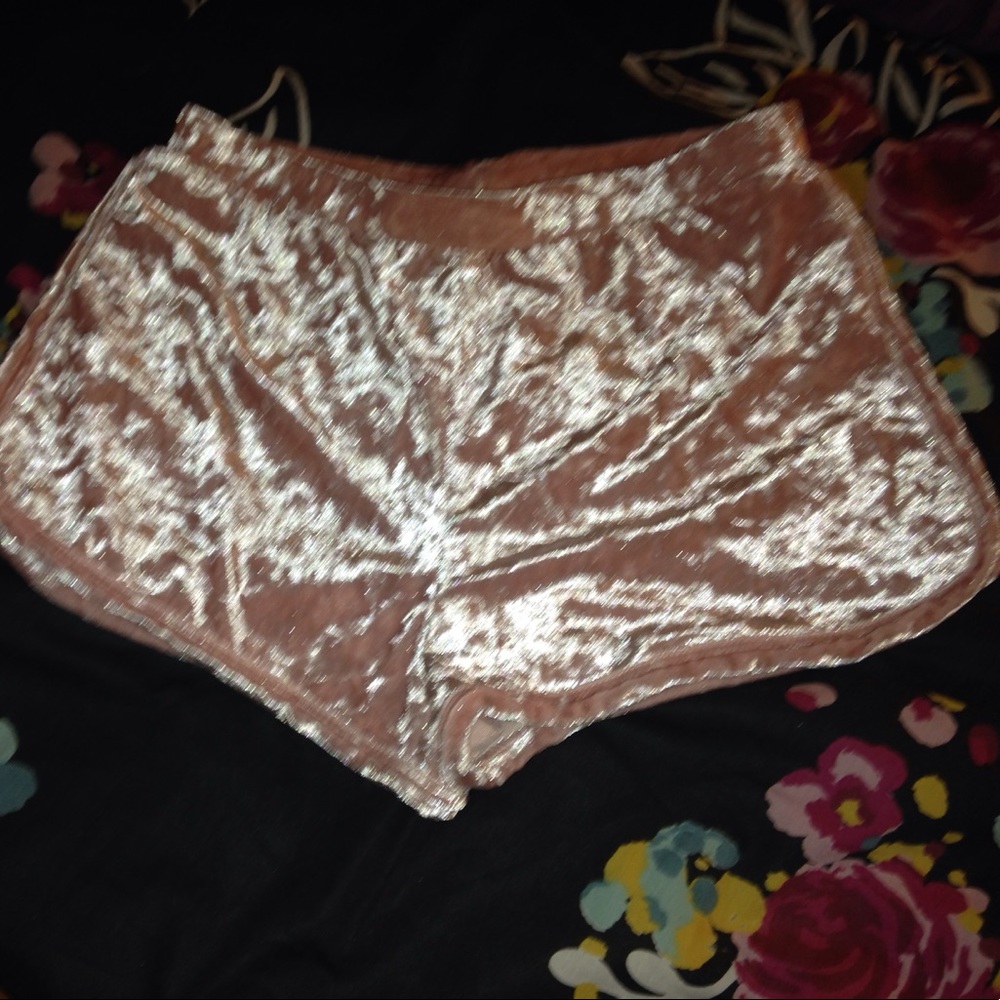 Rose Gold mid rise shorts size small
