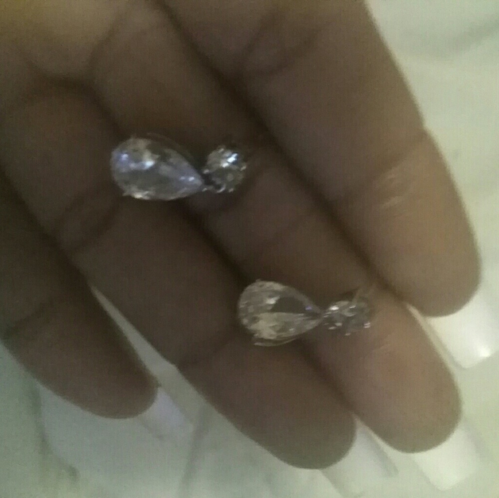 Silver cubic zirconia earings for special occasion
