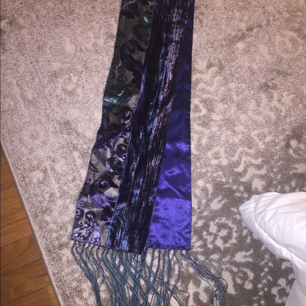 Velvet scarf