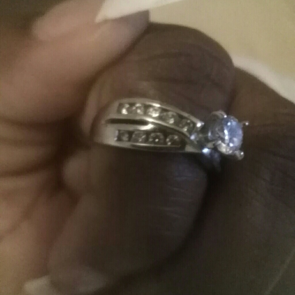 Silver stimulated diamond ring