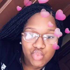 Meet your Posher, Damyra