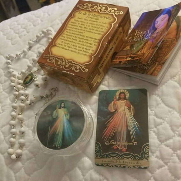 🚫SOLD🚫Divine Mercy: Rosary, Box, Book and Image - Picture 3 of 4